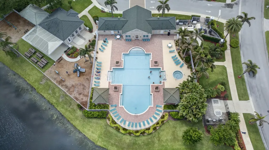 512 SW Lake Manatee Way Port St Lucie FL 34986