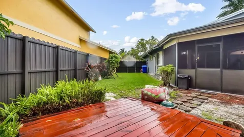 9720 SW 12th Street Pembroke Pines FL 33025