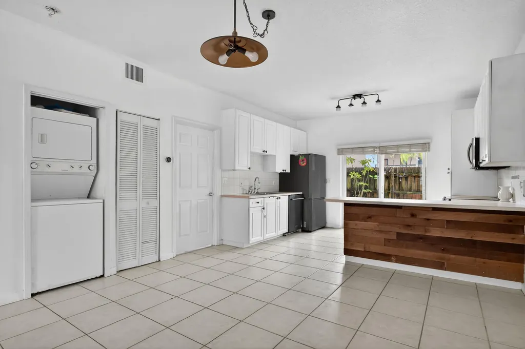 4902 Washington Street Hollywood FL 33021