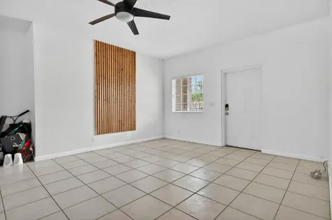 4902 Washington Street Hollywood FL 33021