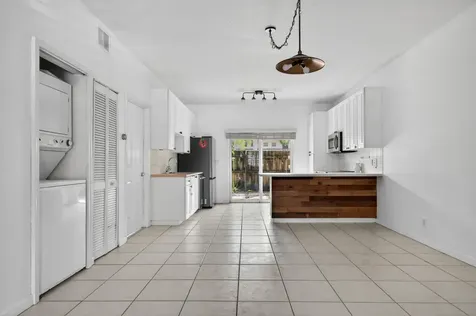 4902 Washington Street Hollywood FL 33021