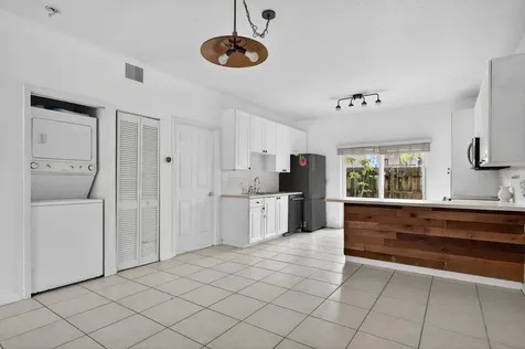 4902 Washington Street Hollywood FL 33021