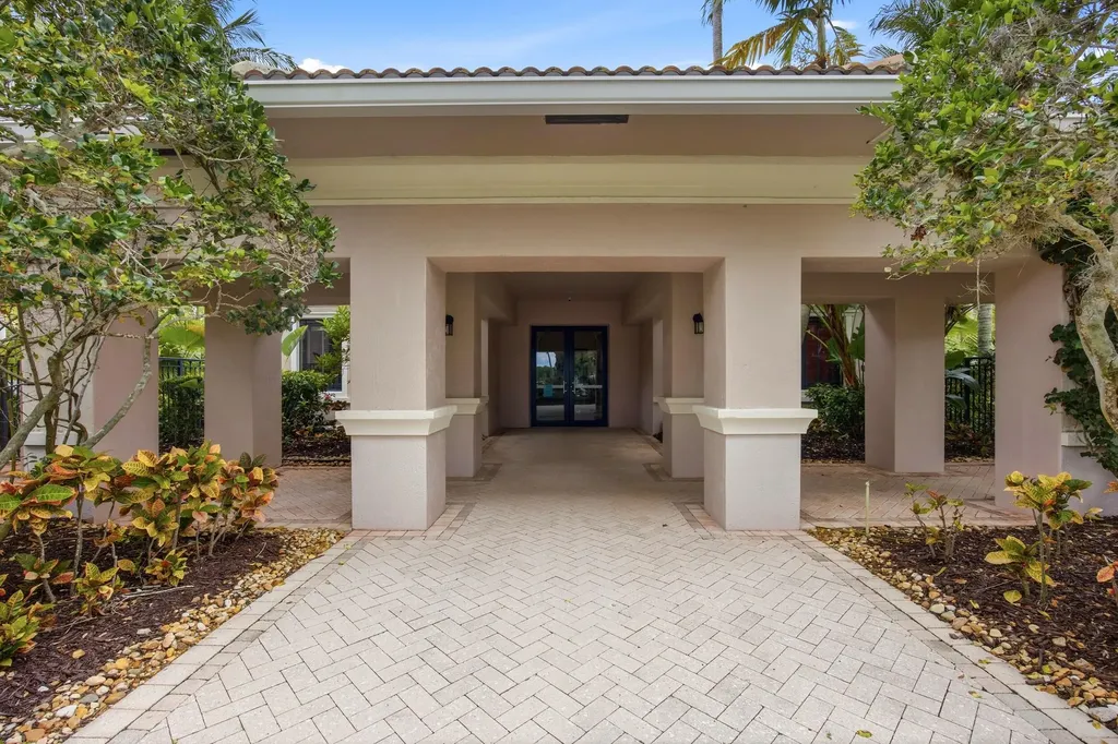 2802 Sarento Place Palm Beach Gardens FL 33410