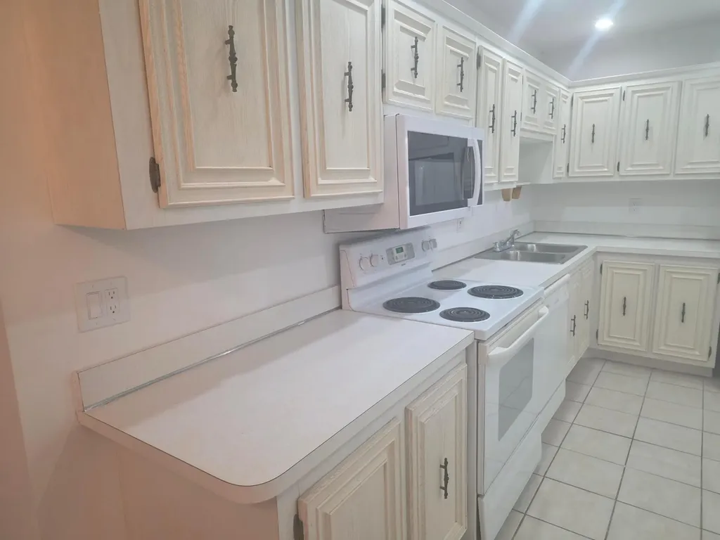 959 SE 2nd Avenue SE Deerfield Beach FL 33441