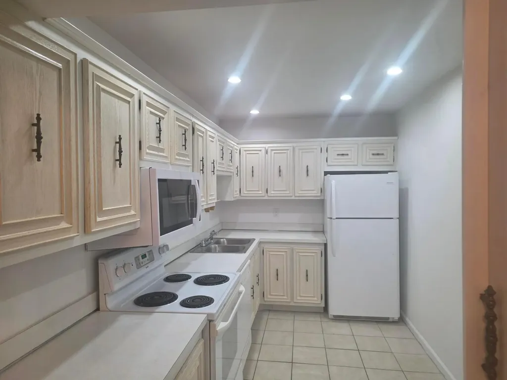 959 SE 2nd Avenue SE Deerfield Beach FL 33441