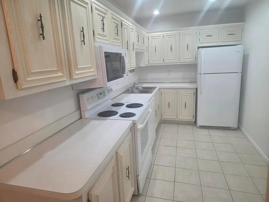 959 SE 2nd Avenue SE Deerfield Beach FL 33441