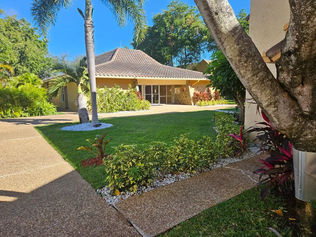 959 SE 2nd Avenue SE Deerfield Beach FL 33441