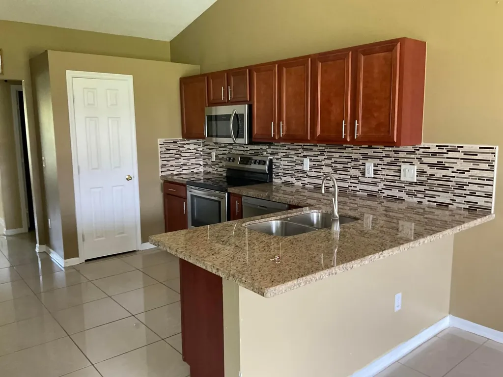 688 SW Heather Street Port St Lucie FL 34983