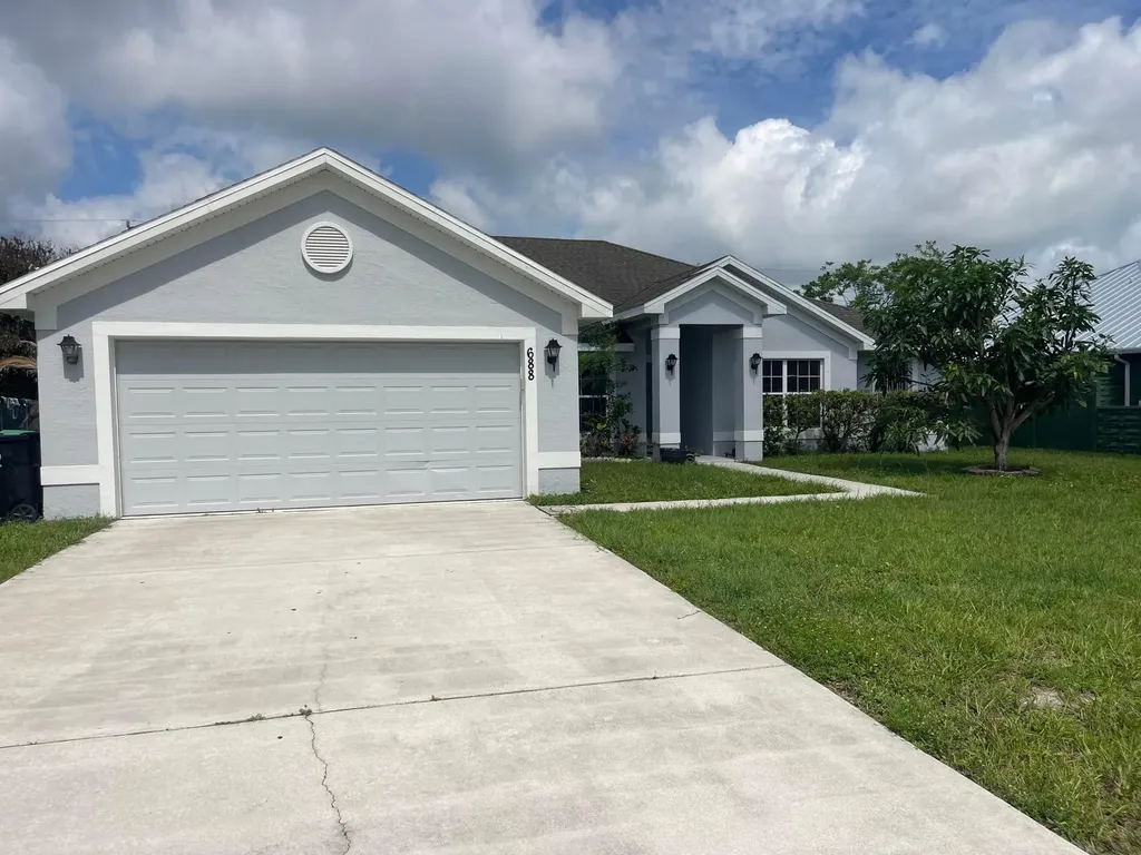 688 SW Heather Street Port St Lucie FL 34983