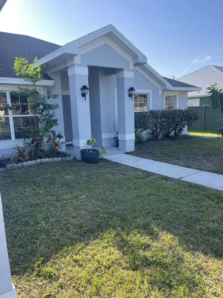 688 SW Heather Street Port St Lucie FL 34983