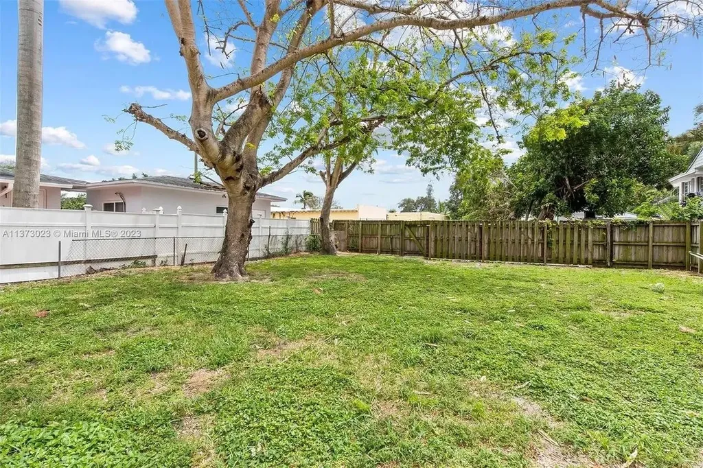 2434 Mckinley Street Hollywood FL 33020