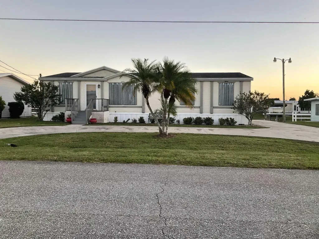 2508 SE 32nd Street Okeechobee FL 34974