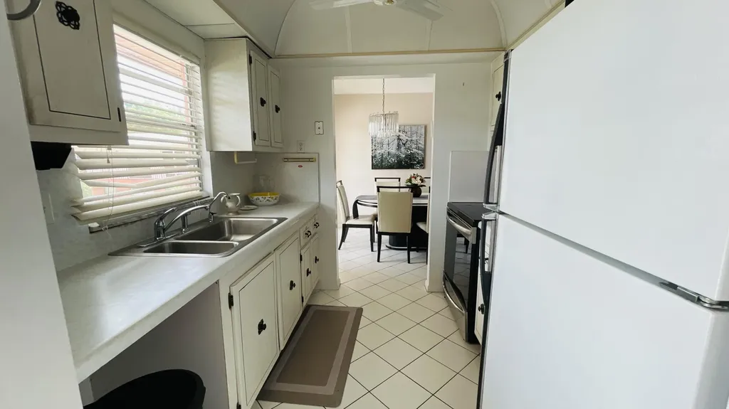 19 Golfs Edge West Palm Beach FL 33417