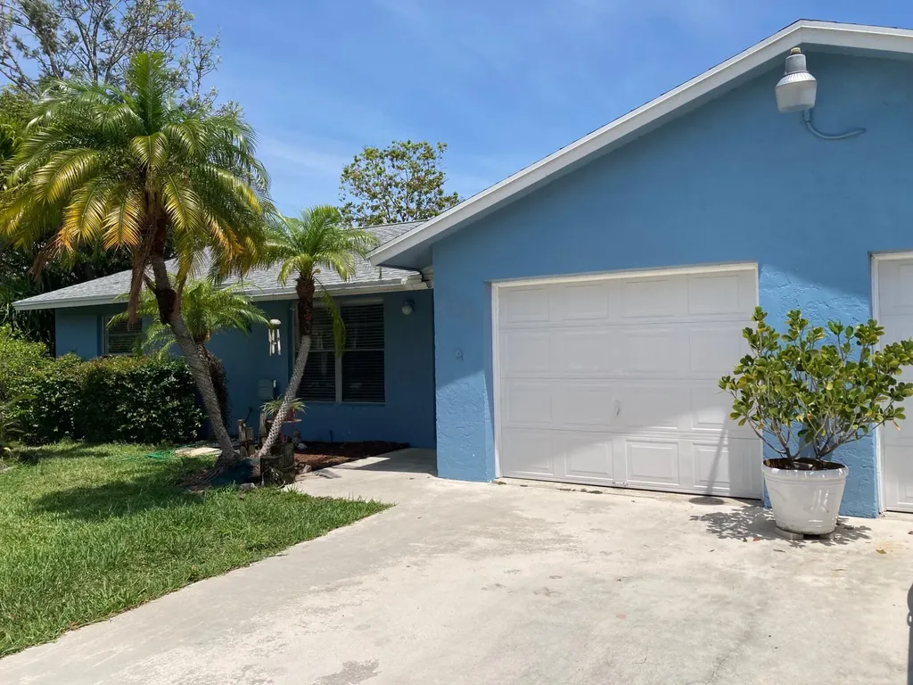 9627 SE Crest Court Hobe Sound FL 33455