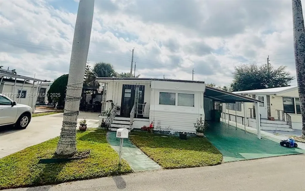 8564 SW 15th Court Davie FL 33324
