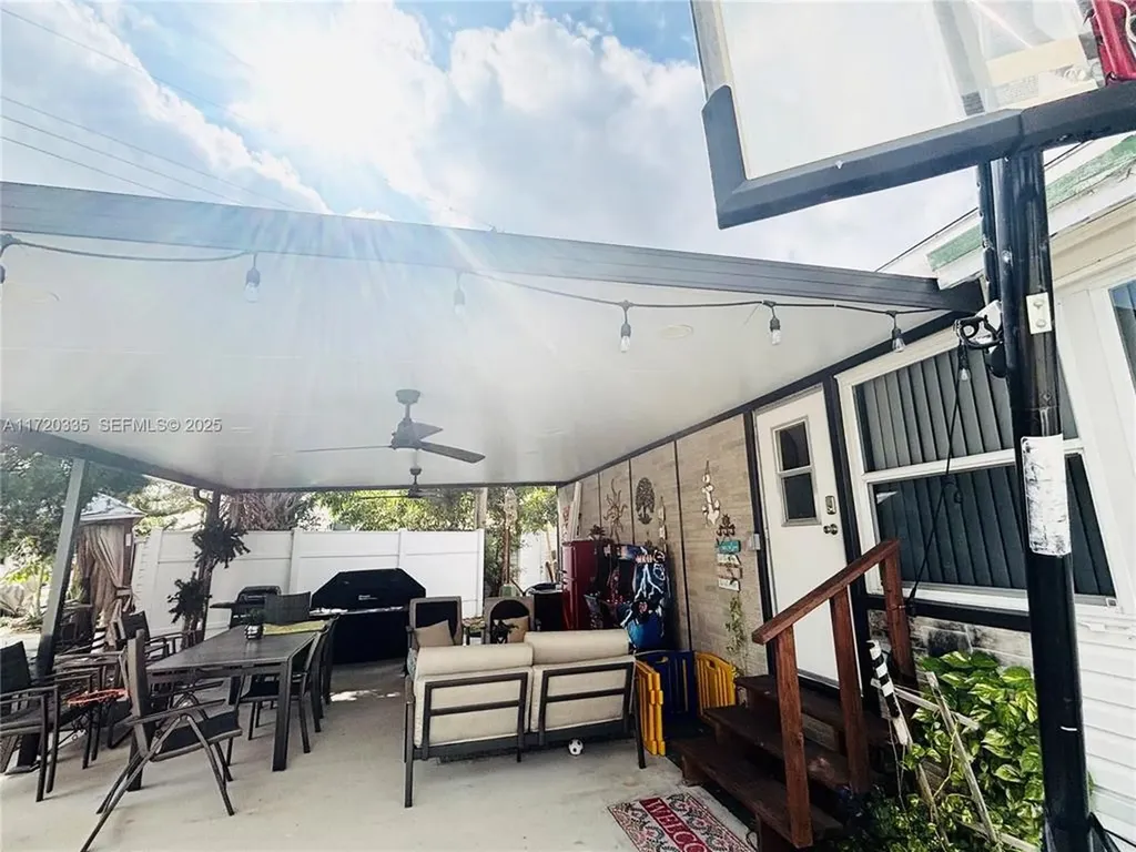8564 SW 15th Court Davie FL 33324