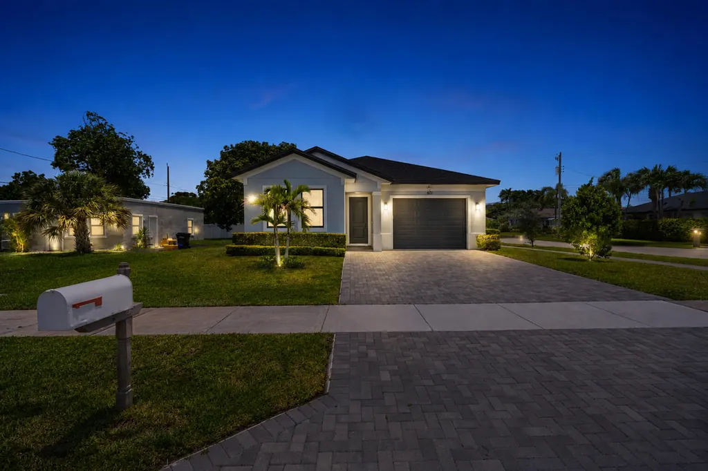 601 SW 3rd Street Delray Beach FL 33444