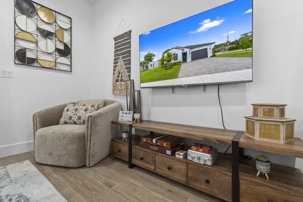 601 SW 3rd Street Delray Beach FL 33444