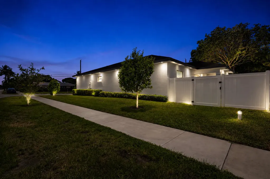 601 SW 3rd Street Delray Beach FL 33444
