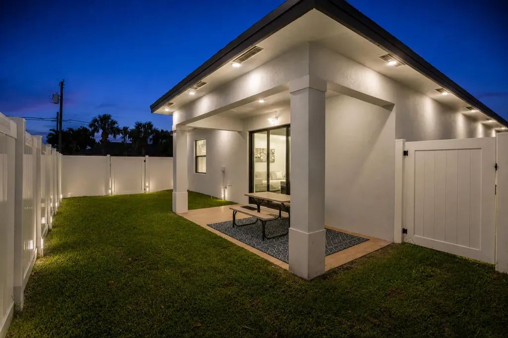 601 SW 3rd Street Delray Beach FL 33444