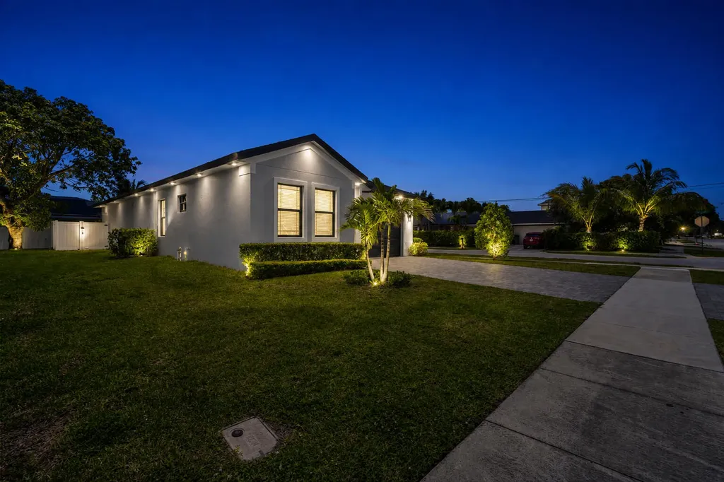 601 SW 3rd Street Delray Beach FL 33444