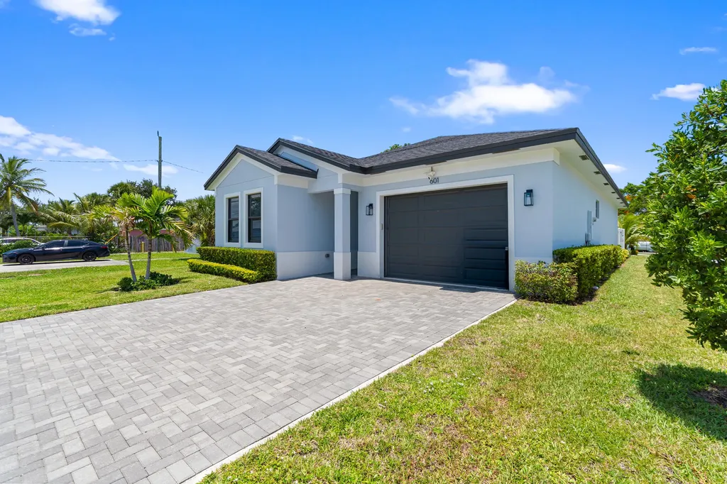 601 SW 3rd Street Delray Beach FL 33444