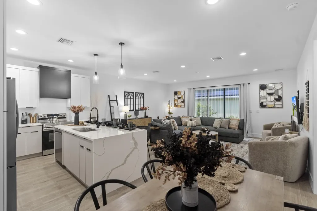 601 SW 3rd Street Delray Beach FL 33444
