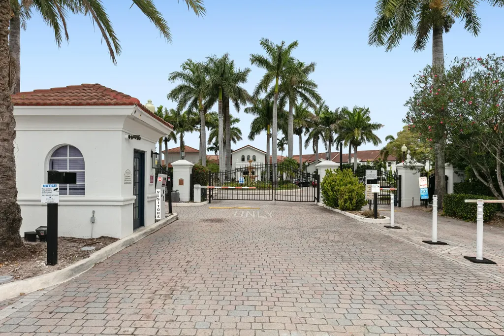 813 Villa Circle Boynton Beach FL 33435