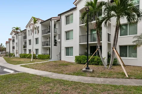 813 Villa Circle Boynton Beach FL 33435