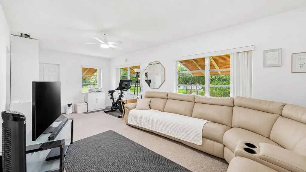 9505 NW 73rd Street Tamarac FL 33321