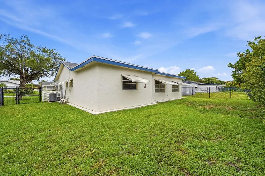 9505 NW 73rd Street Tamarac FL 33321