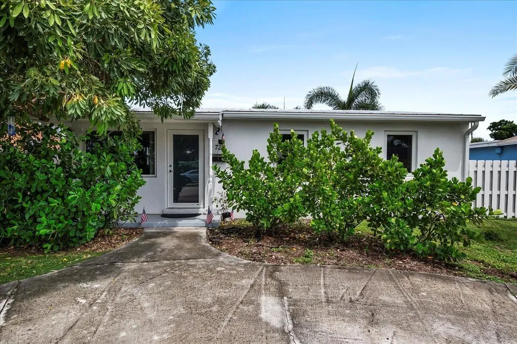 727 Bunker Road West Palm Beach FL 33405