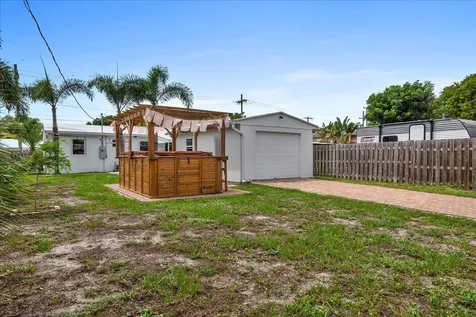 727 Bunker Road West Palm Beach FL 33405