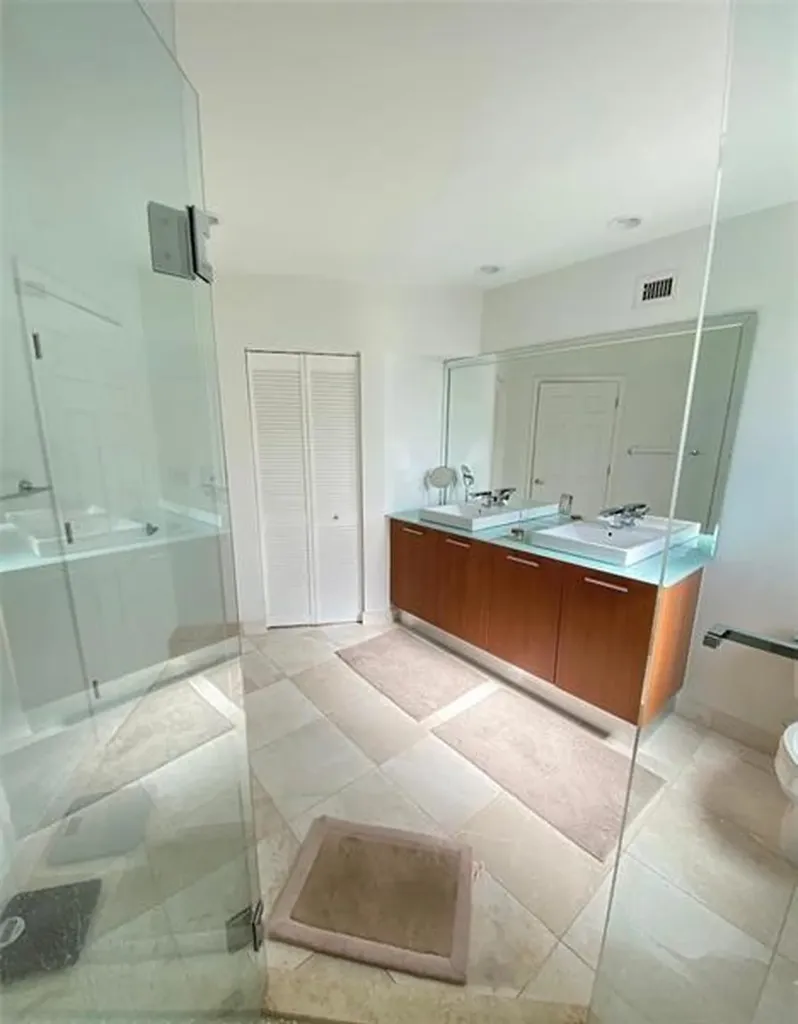 101 SE 15th Avenue Fort Lauderdale FL 33301