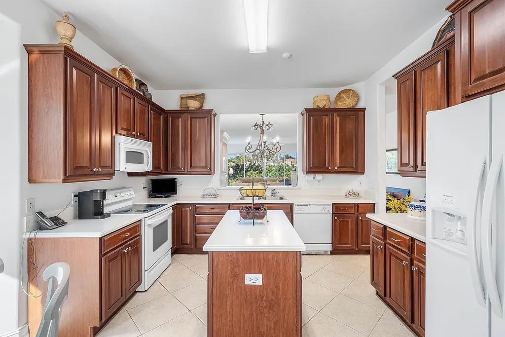 6197 Island Walk Boca Raton FL 33496