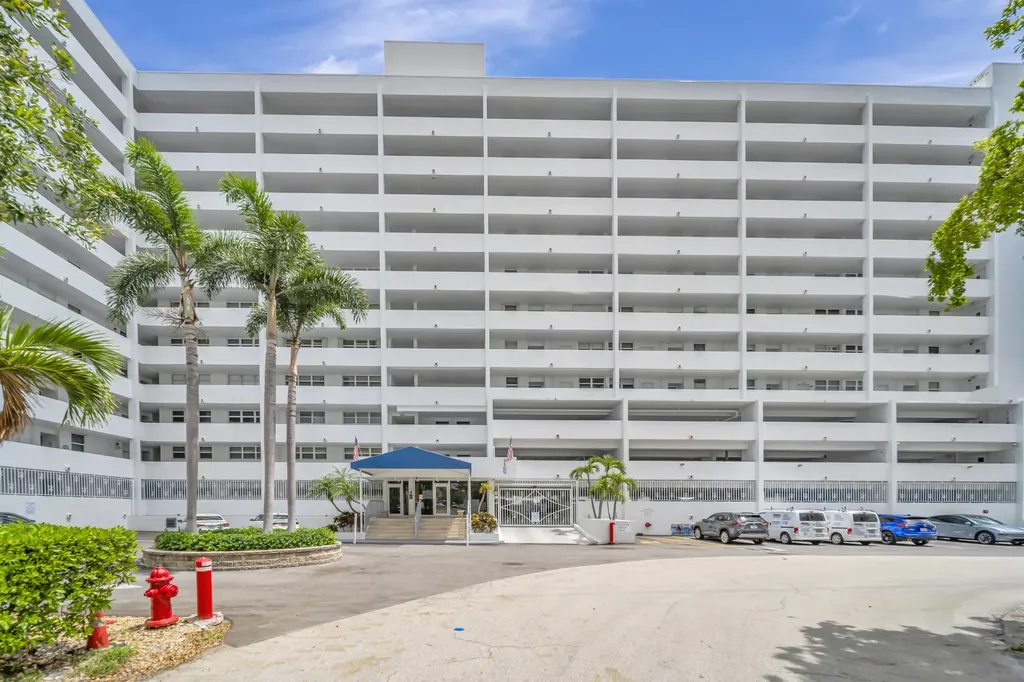 3100 NE 49 Street Fort Lauderdale FL 33308