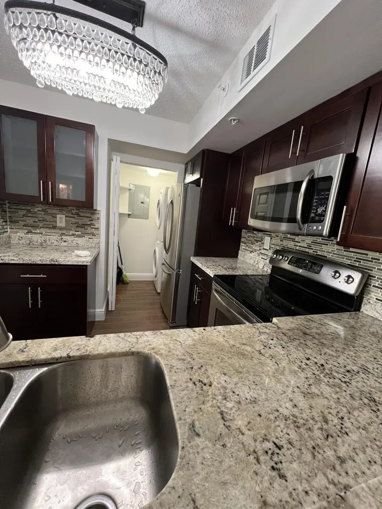 2620 S University Drive Davie FL 33328