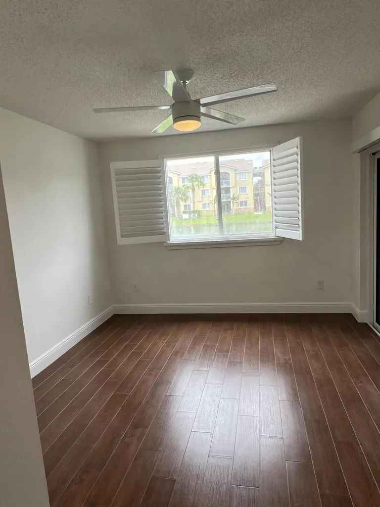 2620 S University Drive Davie FL 33328