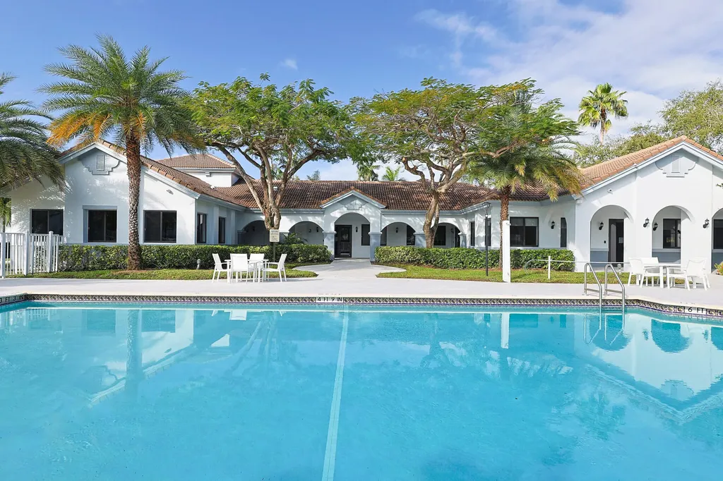 2620 S University Drive Davie FL 33328