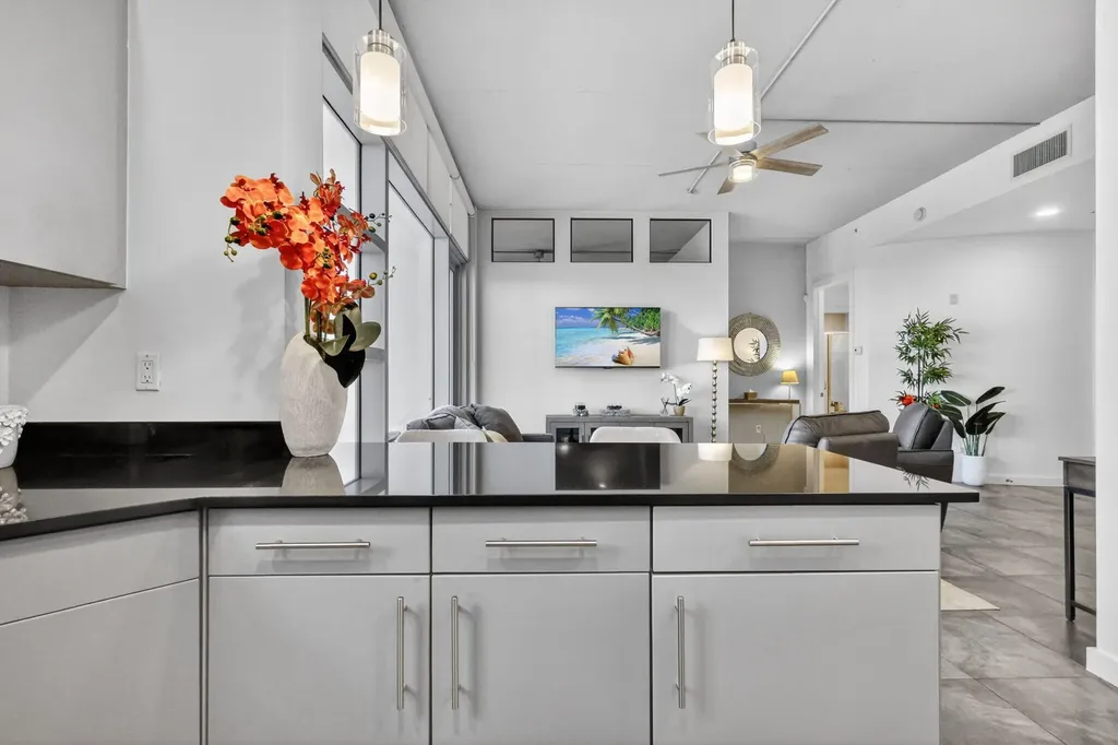 365 SE 6th Avenue Delray Beach FL 33483