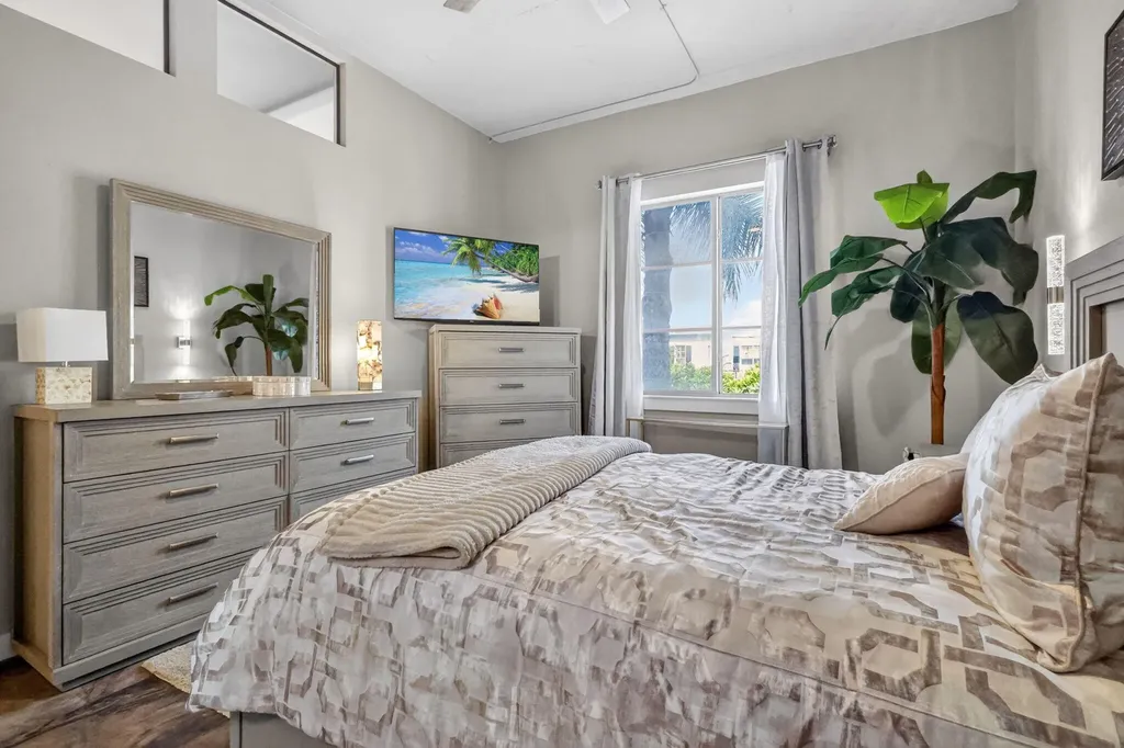 365 SE 6th Avenue Delray Beach FL 33483