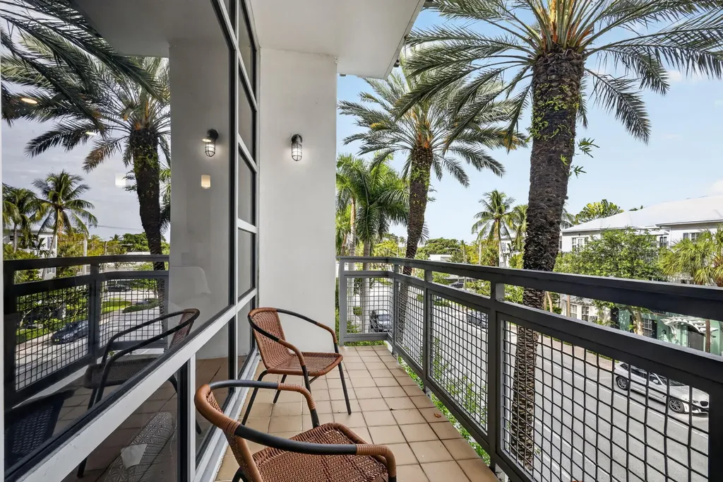 365 SE 6th Avenue Delray Beach FL 33483