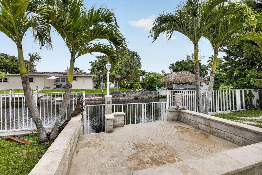 12411 SW 2nd Street Plantation FL 33325