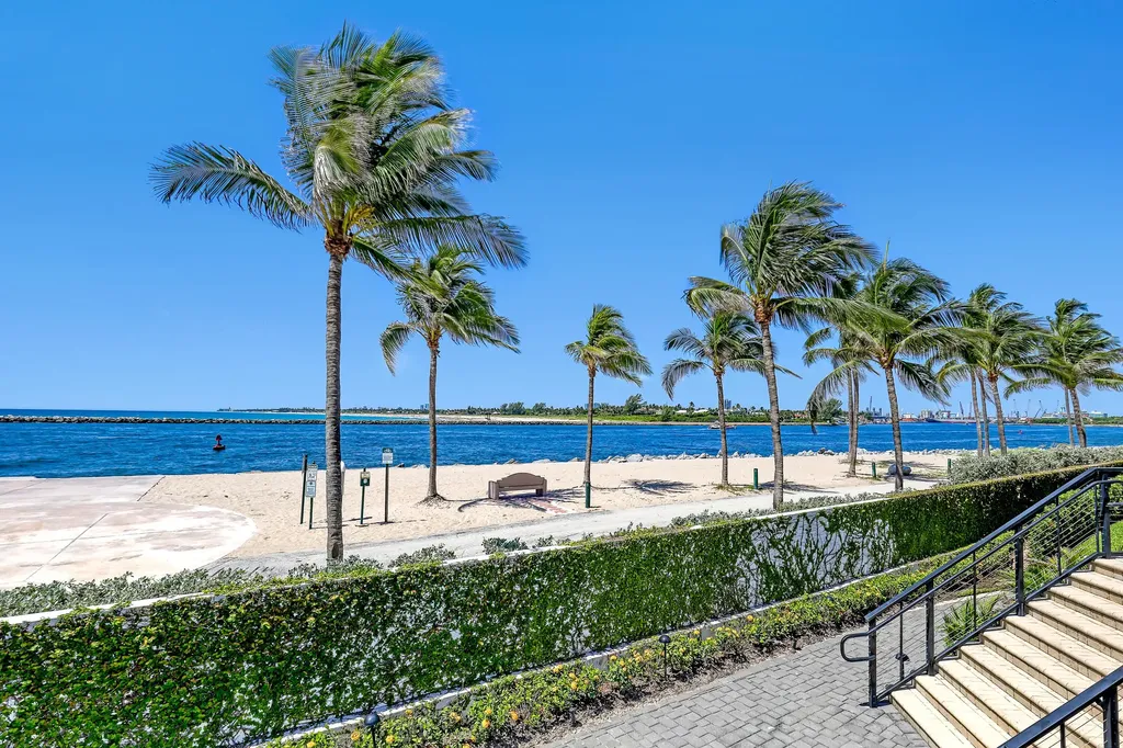 106 Inlet Way Palm Beach Shores FL 33404