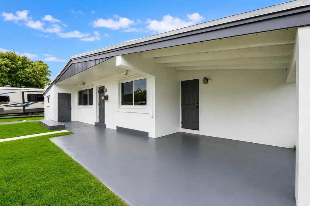 620 N 66th Avenue Hollywood FL 33024