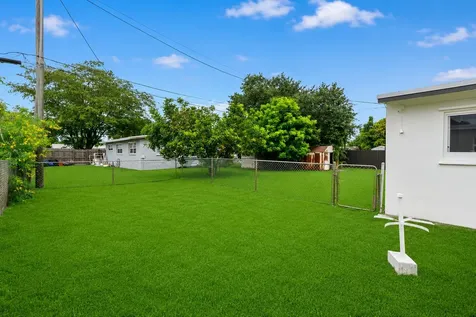 620 N 66th Avenue Hollywood FL 33024