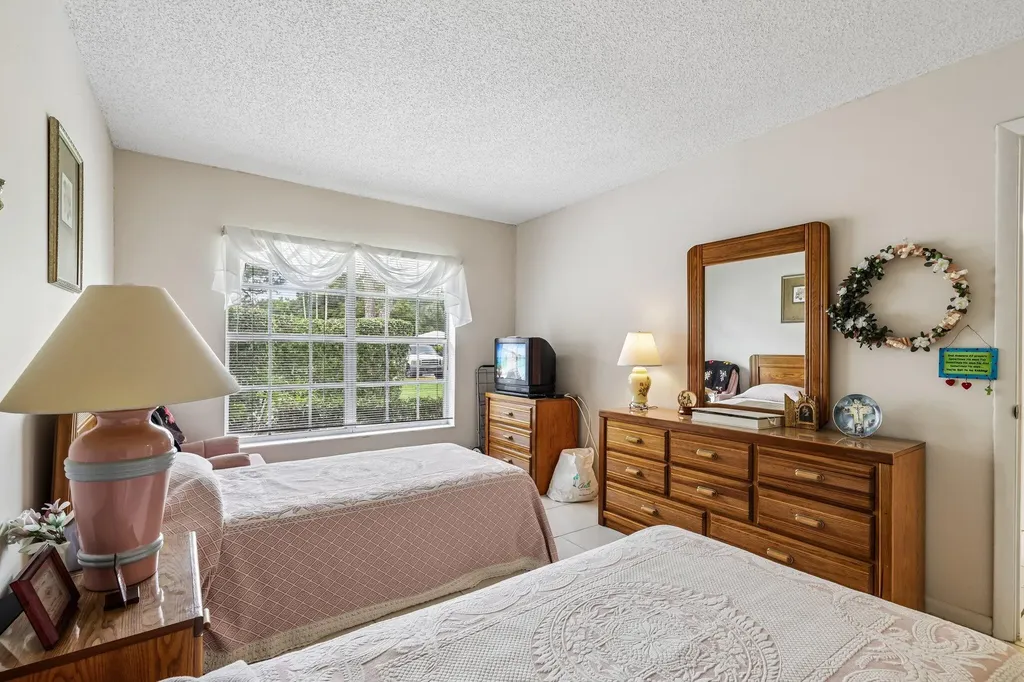 475 Holyoke Lane Lake Worth FL 33467