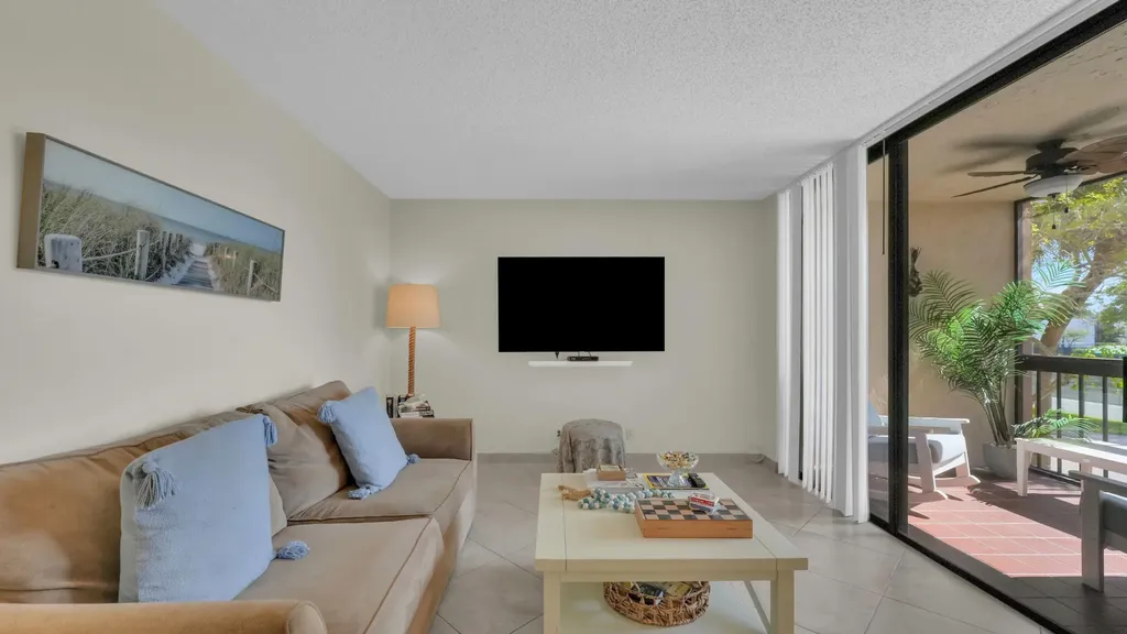 450 Egret Circle Delray Beach FL 33444