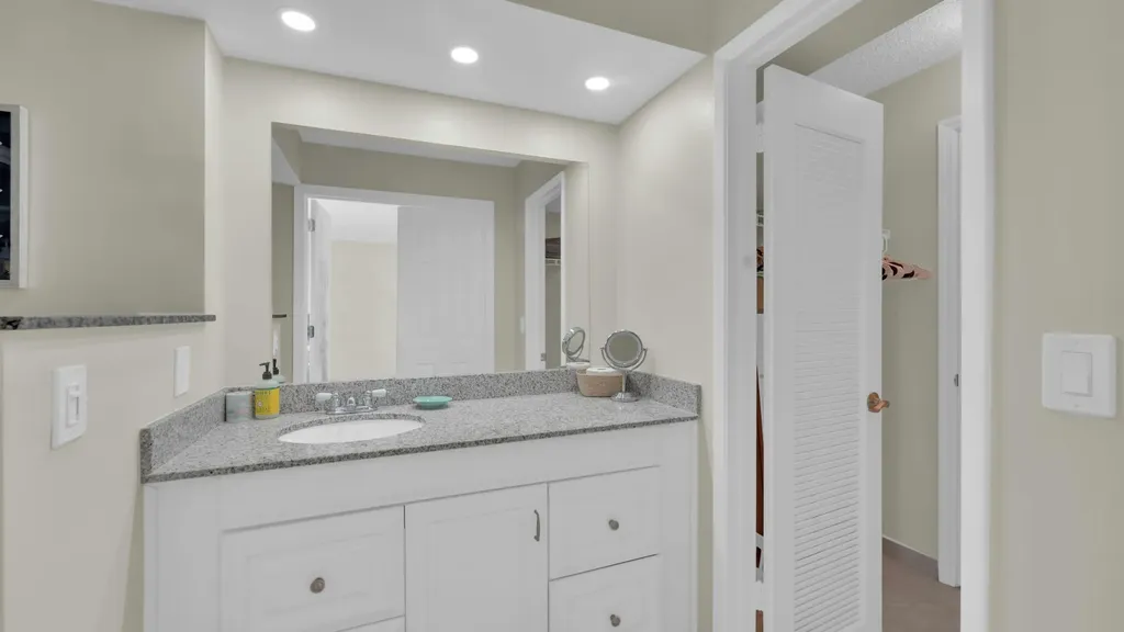 450 Egret Circle Delray Beach FL 33444