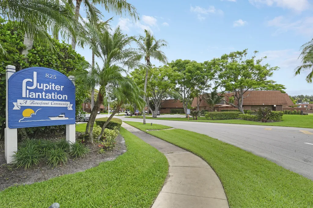 825 Center Street Jupiter FL 33458